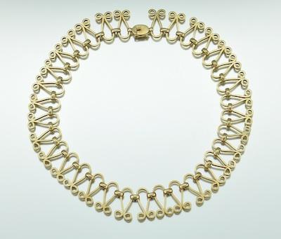 An Elegant Yellow Gold Necklace