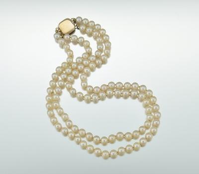 A Double Strand Pearl Necklace