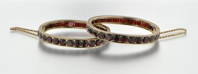 A Pair of Victorian Garnet Bangle b4f32