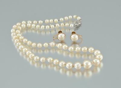 A Graduated Pearl Necklace and b4f3b