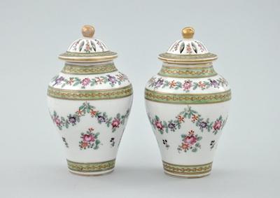 A Pair of Old Paris Porcelain Potpourri b4fee
