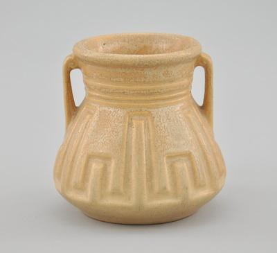 An Early Pottery Vase with Roseville b5936