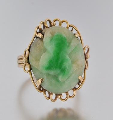 A Carved Jadeite Ring 14k yellow