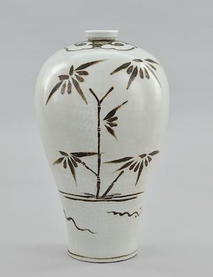 Korean Mei Ping Form Vase ca  b5c31