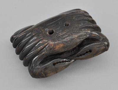 A Large Carved Horn Crab Netsuke b5c6c