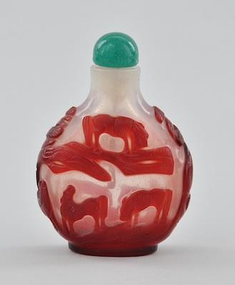 A Carved Glass Overlay Red Snuff b5c8a