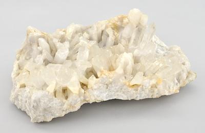 A Large Natural Quartz Cluster b5cb7