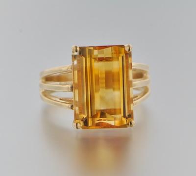 A Ladies Citrine Ring 10k yellow b5a60