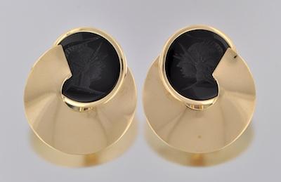 A Pair of Gold and Onyx Intaglio b5ac7