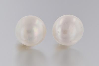 A Pair of Button Pearl and 18k