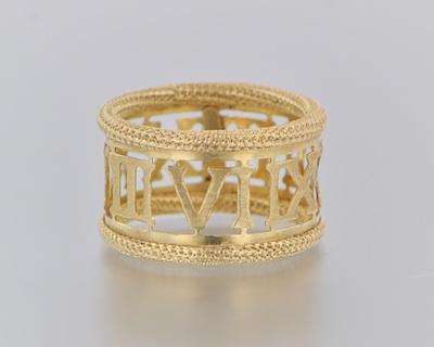 A Roman Numerals Design Gold Ring b5b08