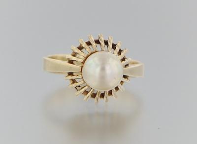 A Ladies Pearl Ring 10k yellow b5b14