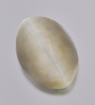 A Large Oval Cut Cat s Eye Quartz b5b55