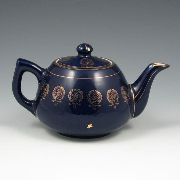 Weller lidded teapot in cobalt