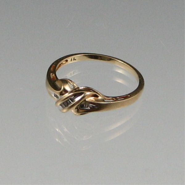 Ladies' 10K gold ring with baguette