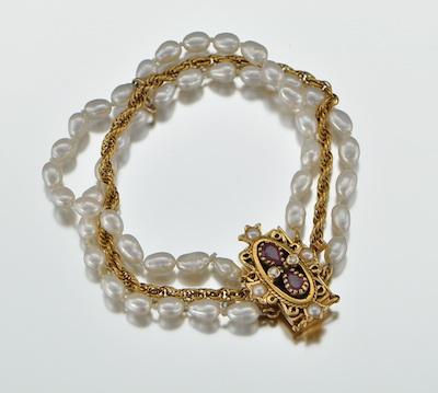 A Vintage Gold and Pearl Bracelet b64fd