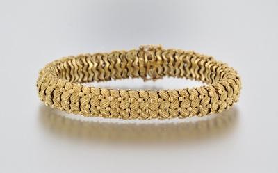 An 18k Leaf Design Gold Bracelet