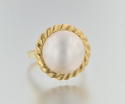 A Ladies Mabe Pearl Ring 14k yellow b65a9