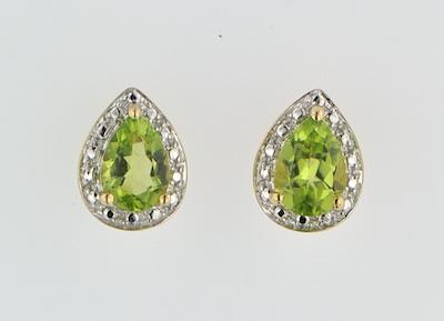 A Pair of Peridot Earrings 10k b65aa