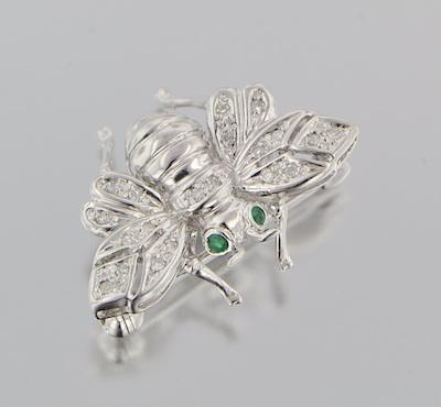 A White Gold and Diamond Bee Brooch b65b1