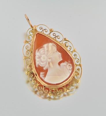 A Ladies' 14k Gold and Cameo Pendant