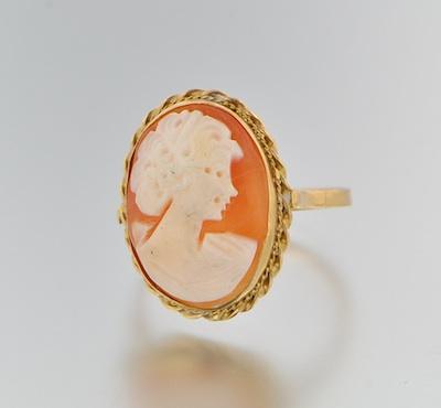 A Ladies 14k Gold and Cameo Ring b65c0