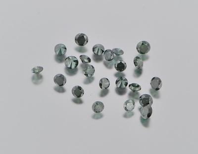 A Group of Unmounted Green Diamonds  b65e7