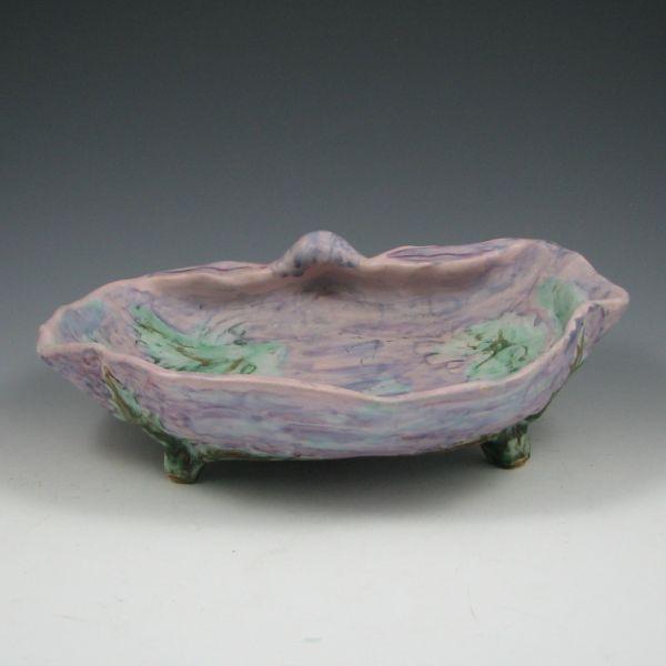 Weller Sabrinian three-legged bowl