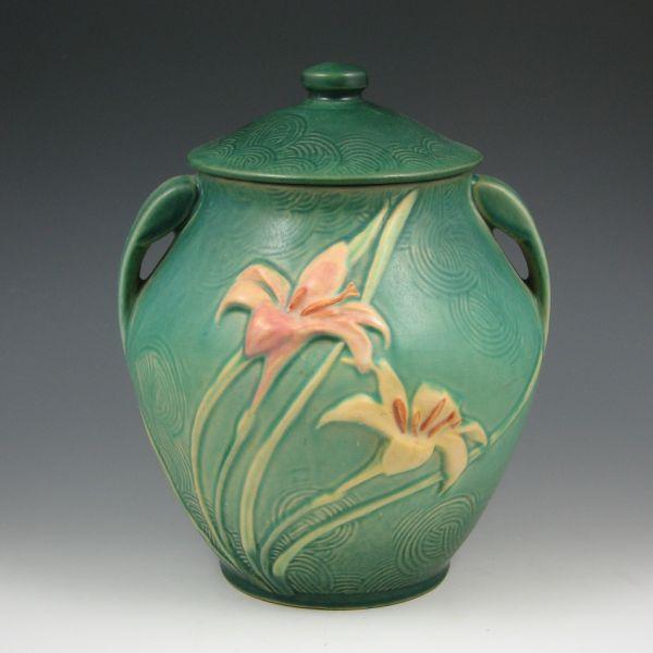 Roseville green Zephyr Lily lidded cookie