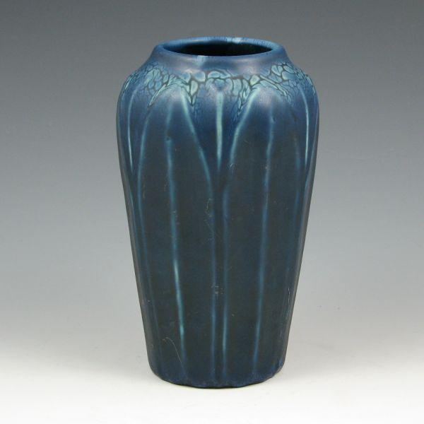 Arts Crafts style Hampshire vase b717a