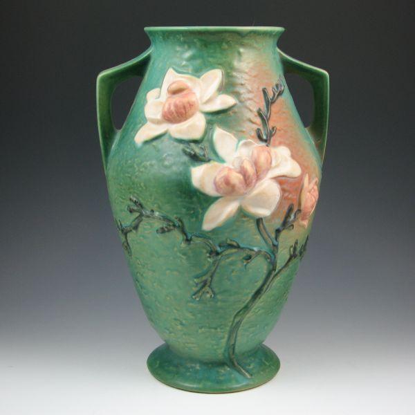 Roseville Magnolia vase in green  b7273