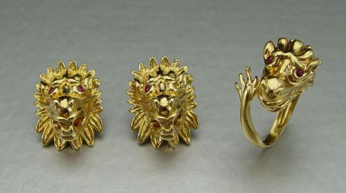 18K DRAGON OR LION MOTIF EARRING b7f53