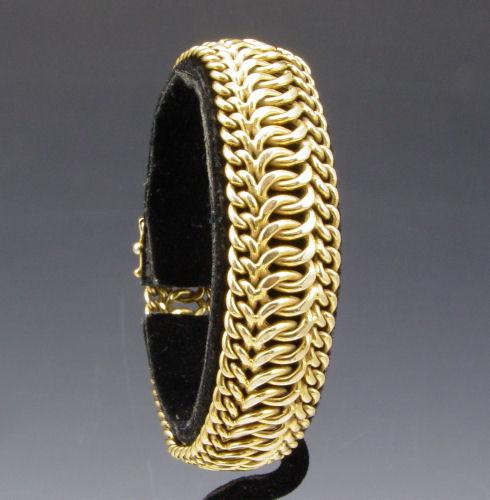 14K YELLOW GOLD BRACELET An intricate b7f88