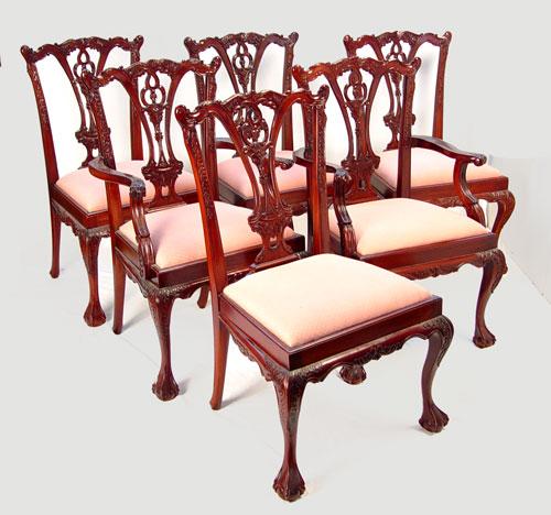 SET OF 8 CHIPPENDALE STYLE MAHOGANY