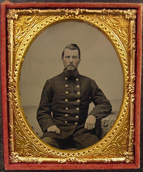 CIVIL WAR OFFICER AMBROTYPE IN b8058