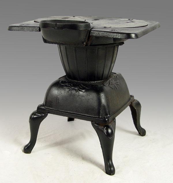 LITTLE JOE CAST IRON STOVE & KETTLE: