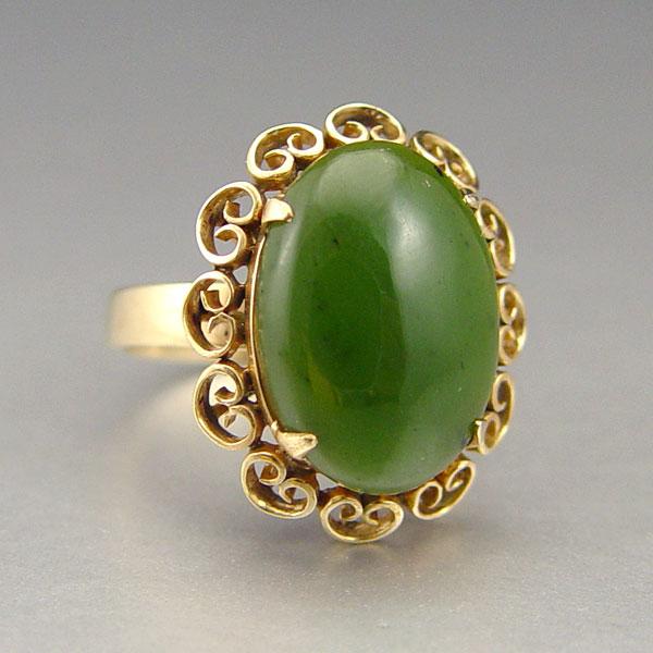 18K JADE RING: 18K yellow gold