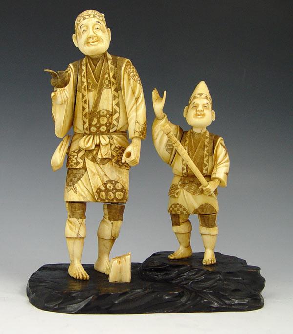 JAPANESE CARVED IVORY FATHER  b80de