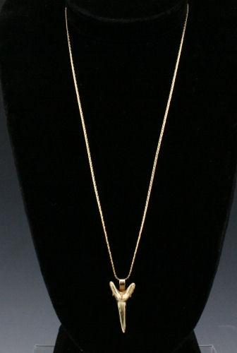 14K SHARK TOOTH PENDANT AND CHAIN: