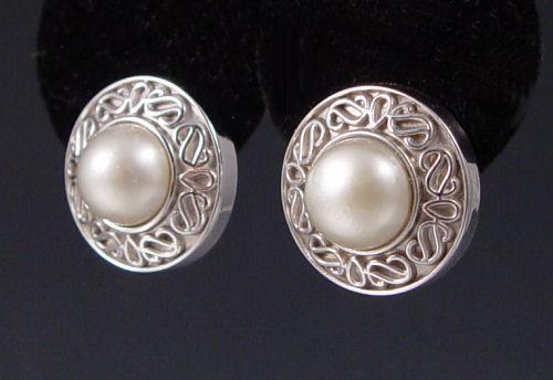 14K CULTURED PEARL EARRINGS: 14K