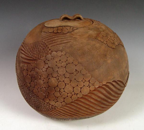 LARGE ROUND CLAY VESSEL MARKED b850e