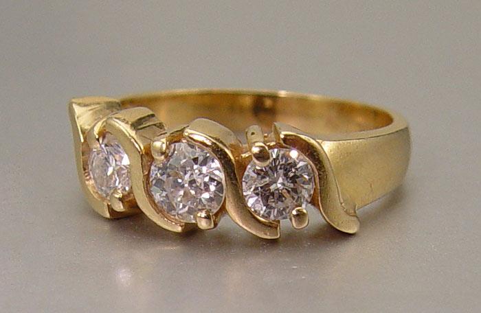 3 STONE DIAMOND RING 14K yellow b8526