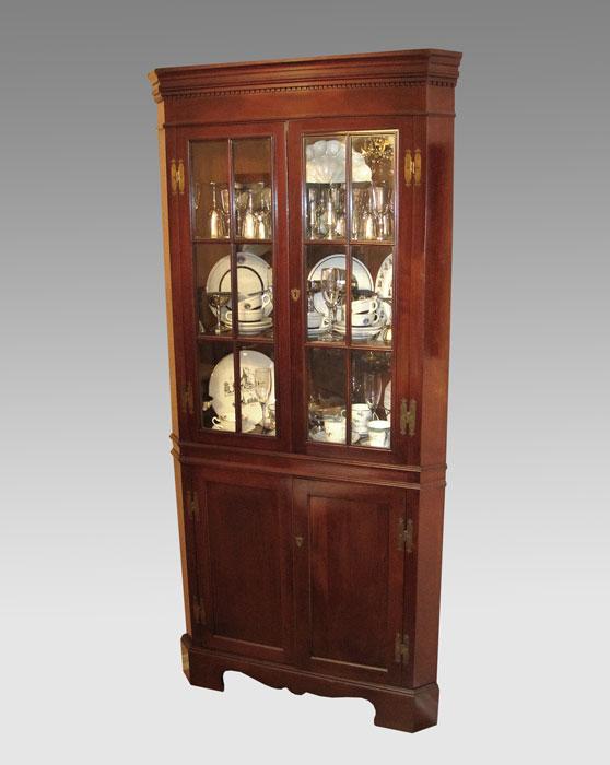 CRAFTIQUE MAHOGANY CORNER CUPBOARD #310: