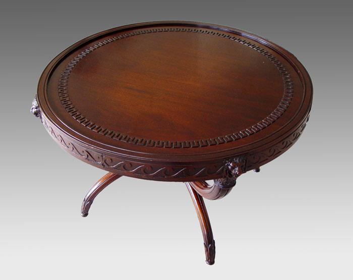 FINE CARVED MAHOGANY COFFEE TABLE  b85b2