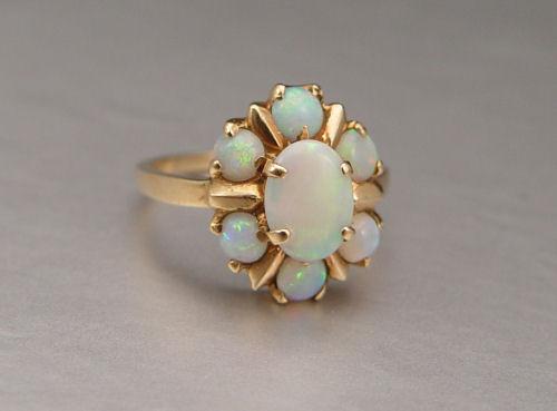 ANTIQUE OPAL RING: 10K yellow gold