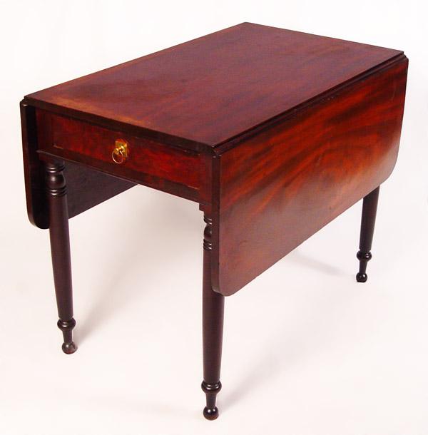 19TH CENTURY MAHOGANY DROP LEAF TABLE: