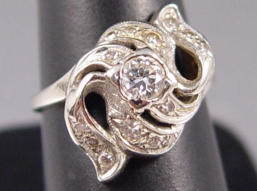 14K WHITE GOLD DIAMOND RING 14K b8d01