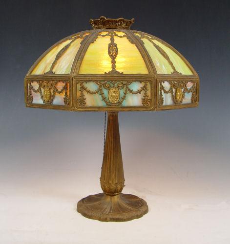 VINTAGE SLAG GLASS TABLE LAMP: