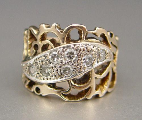 FILIGREE GOLD BAND RING WITH DIAMONDS:
