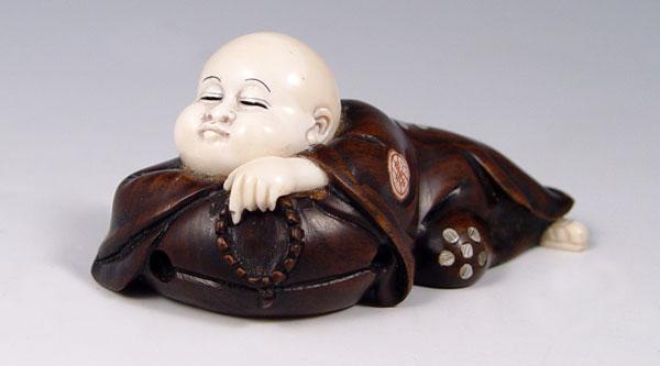 CARVED IVORY ROSEWOOD BUDDHA b8d15